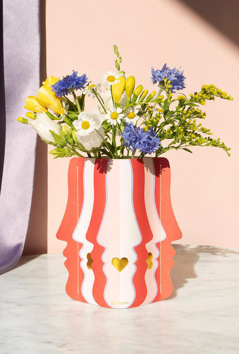Mini paper vase Octaevo, "Beso"