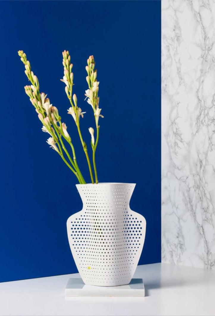 White paper vase Octaevo, "Cyano"