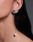 arete en forma de labios, arete con perla, arete individual, arete con perla removible, pin, broche, accesorio, perla natural, aleación de latón, plateado, regalo para mujer, regalo para hombre, regalo, diseño mexicano, marca mexicana, hecho a mano, hecho en México