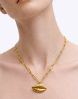 cadena de eslabones con dije en forma de labios, hecho a mano, figura humana, marca mexicana, aleación de latón, dorado, arte, Claude Lalanne, collar grande, regalo de cumpleaños para mujer, regalo de aniversario para mujer, hecho en México, diseño mexicano, regalo para hombre
