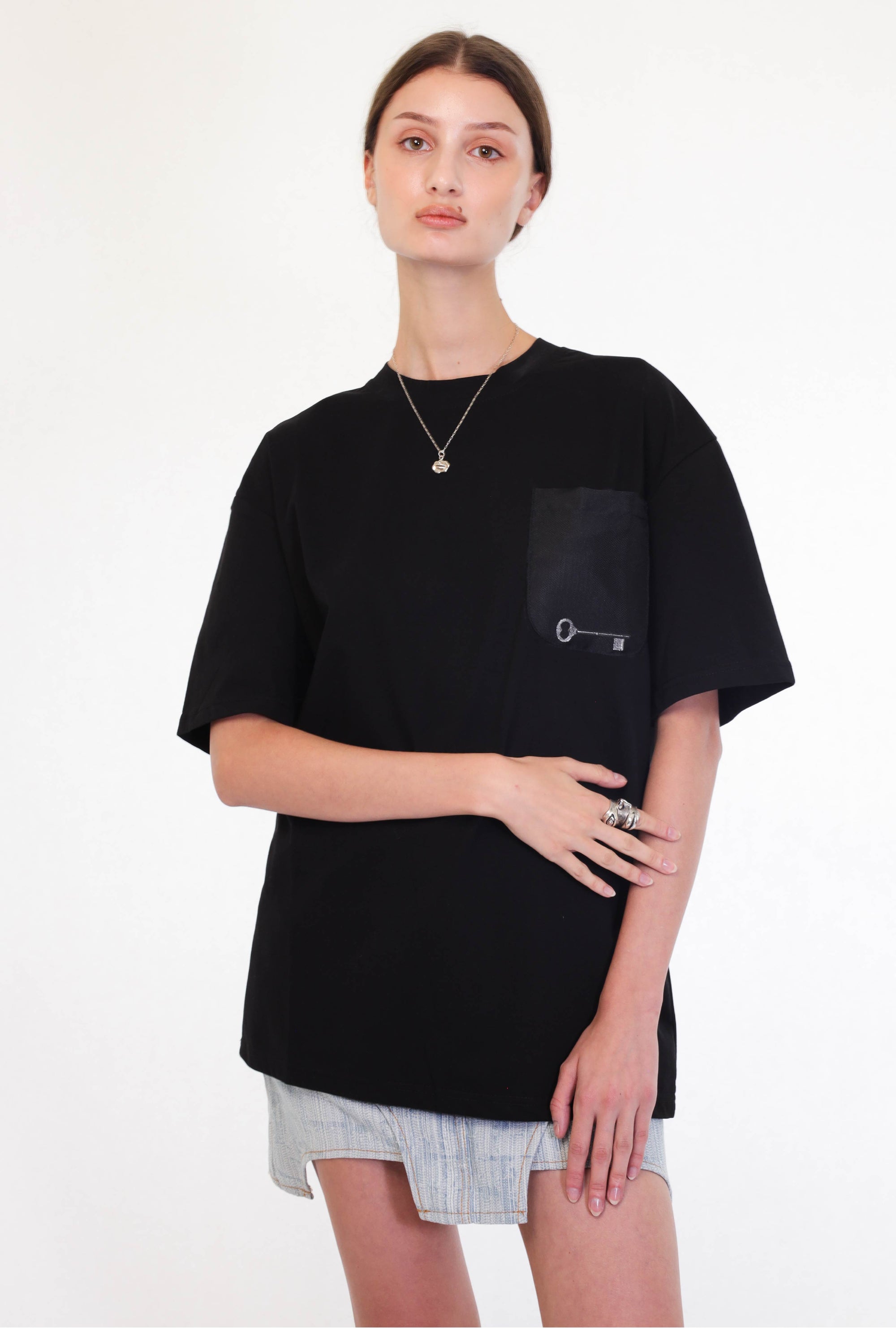 T-shirt con llave encapsulada en bolsillo, T-shirt para mujer, T-shirt para hombre, T-shirt de algodón, T-shirt oversized, T-shirt corte moderno, hecho a mano, hecho en México