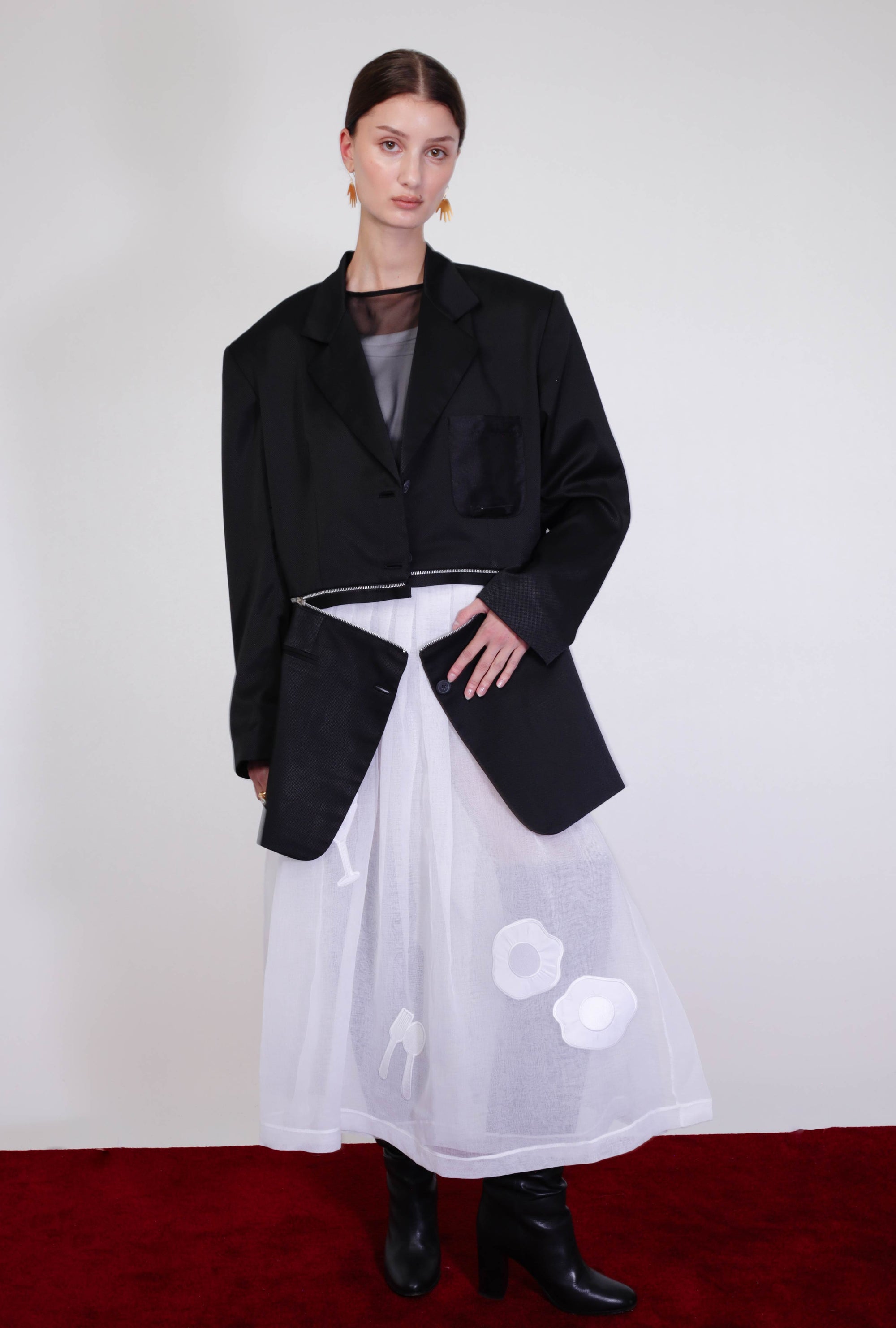 blazer con cierres metálicos, blazer con hombreras, blazer para mujer, blazer para hombre, blazer 2 en 1, blazer cropped, blazer con bolsillo y detalle de llave encapsulada, blazer oversized, diseño mexicano, hecho a mano, hecho en México