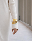brazalete en forma de mano, brazalete de aleación de latón, brazalete cortado a mano, brazalete con piedras verdes, brazalete para mujer, brazalete con chapado de oro 24k, brazalete ajustable, brazalete para mujer, brazalete para hombre, diseño mexicano, hecho a mano, hecho en México