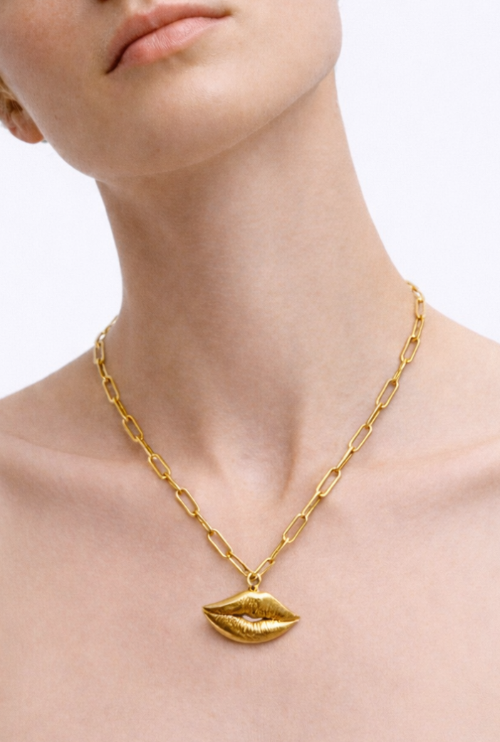 cadena de eslabones con dije en forma de labios, hecho a mano, figura humana, marca mexicana, aleación de latón, dorado, arte, Claude Lalanne, collar grande, regalo de cumpleaños para mujer, regalo de aniversario para mujer, hecho en México, diseño mexicano, regalo para hombre