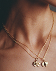 cadena delgada con dijo en forma de ojo, cadena delgada con dije en forma de nariz, cadena delgada con dije en forma de labios, cadena de aleación con chapado de oro 24k, cadena de plata .925, cadena para mujer, cadena para hombre, diseño mexicano, marca mexicana, hecho a mano, hecho en México