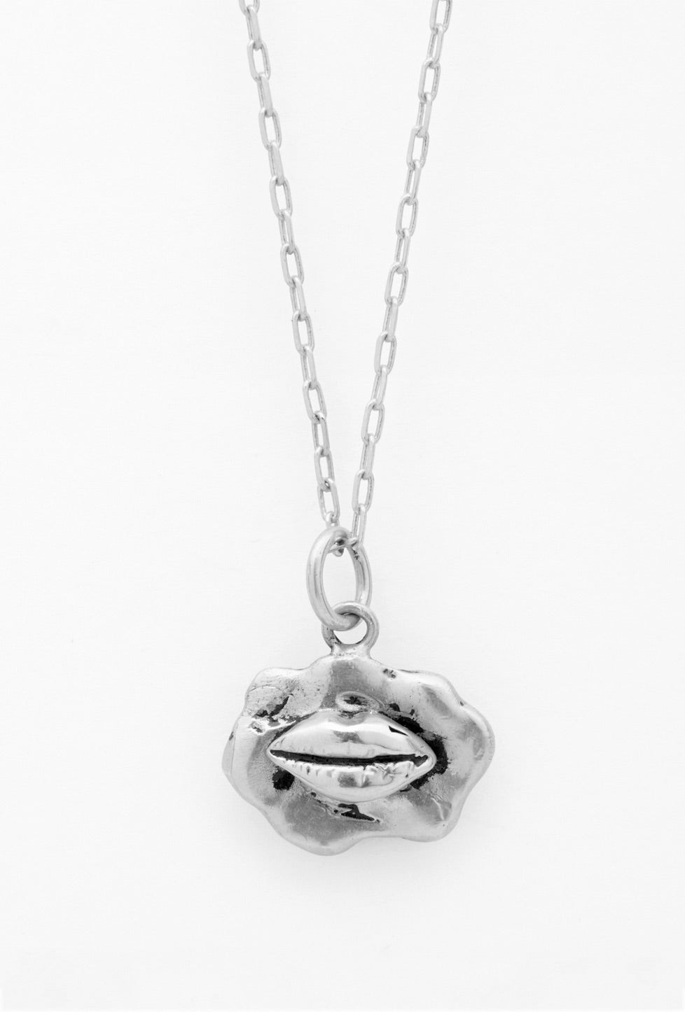 cadena delgada con dijo en forma de ojo, cadena delgada con dije en forma de nariz, cadena delgada con dije en forma de labios, cadena de aleación con chapado de oro 24k, cadena de plata .925, cadena para mujer, cadena para hombre, diseño mexicano, marca mexicana, hecho a mano, hecho en México