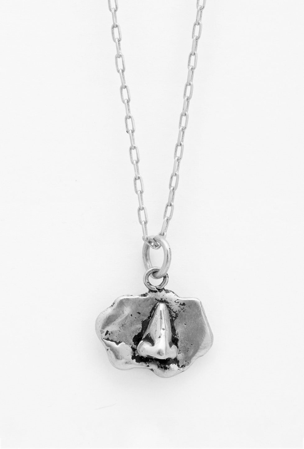 cadena delgada con dijo en forma de ojo, cadena delgada con dije en forma de nariz, cadena delgada con dije en forma de labios, cadena de aleación con chapado de oro 24k, cadena de plata .925, cadena para mujer, cadena para hombre, diseño mexicano, marca mexicana, hecho a mano, hecho en México
