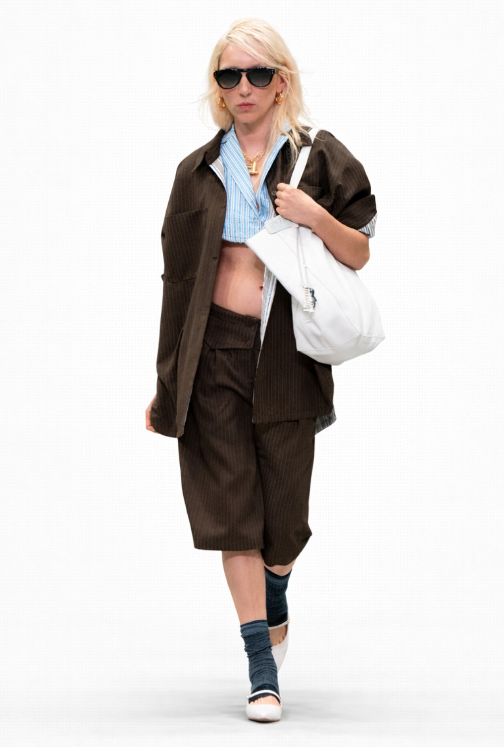 Sobre camisa con cortes en forma de carita sonriente en espalda, sobre camisa para mujer, sobre camisa para hombre, sobre camisa corte boyfriend, sobre camisa oversized, sobre camisa con forro de algodón, sobre camisa café, diseño mexicano, hecho a mano, hecho en México